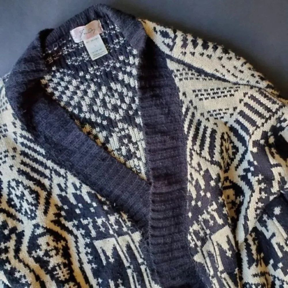 Freeway Flyaway Aztec Cardigan - Picture 3 of 9